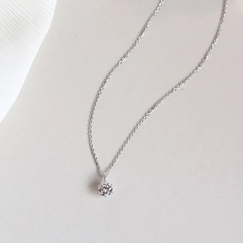 Elegante collar de plata y oro para mujer