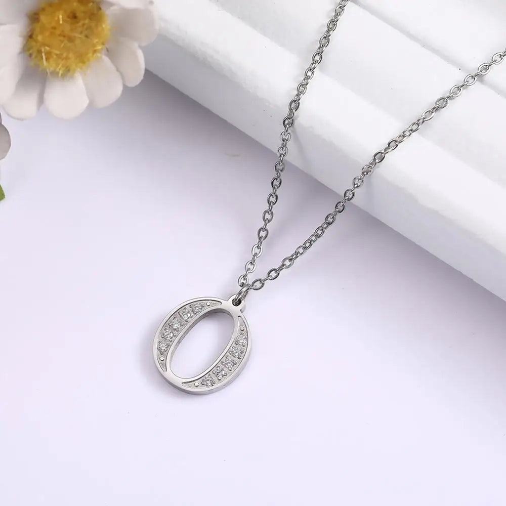 Collar de acero inoxidable con letras para mujer