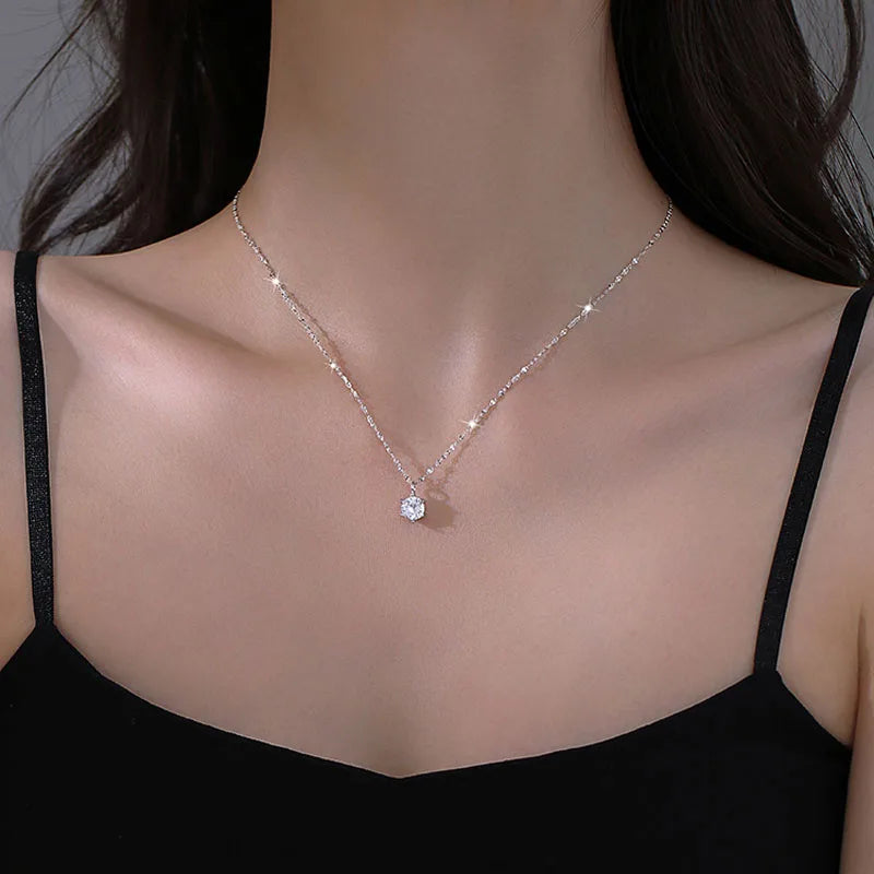Elegante collar de plata y oro para mujer