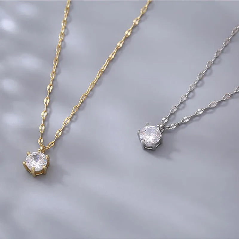 Elegante collar de plata y oro para mujer