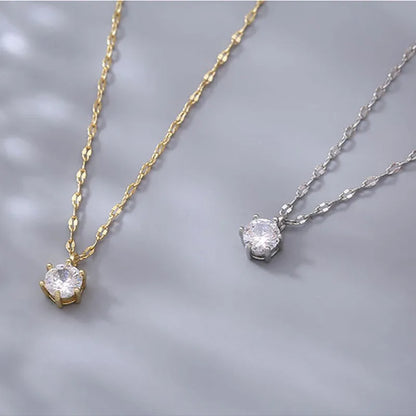 Elegante collar de plata y oro para mujer