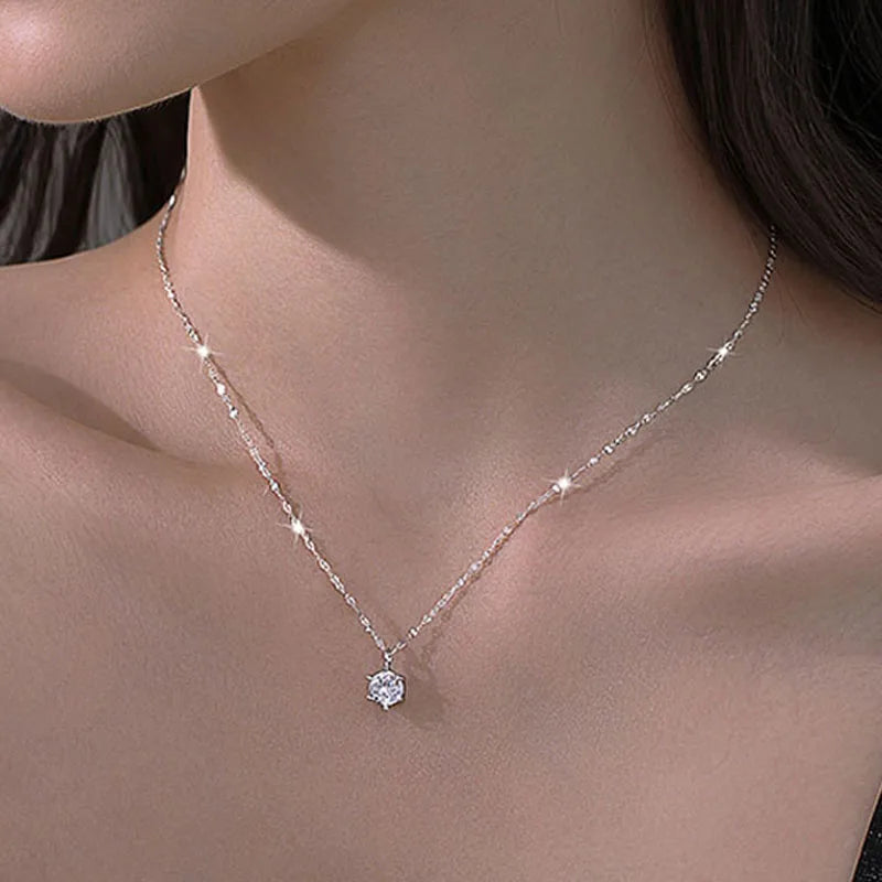 Elegante collar de plata y oro para mujer