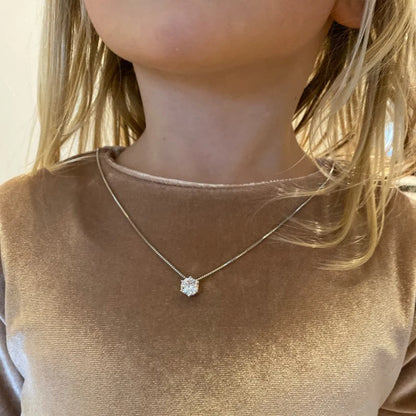 Elegante collar de plata y oro para mujer