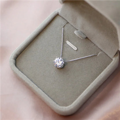 Elegante collar de plata y oro para mujer